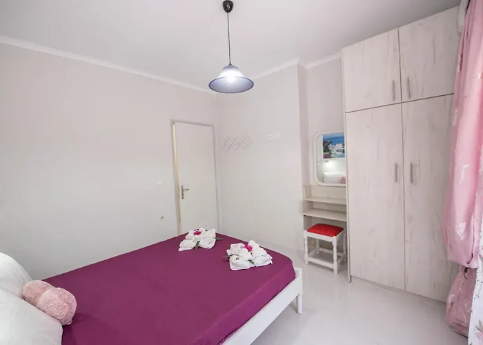 Villa Eleni Holidays Up To 18 Guests *