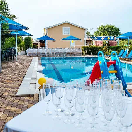 Eleni Holidays Up To 18 Guests * Karousádes