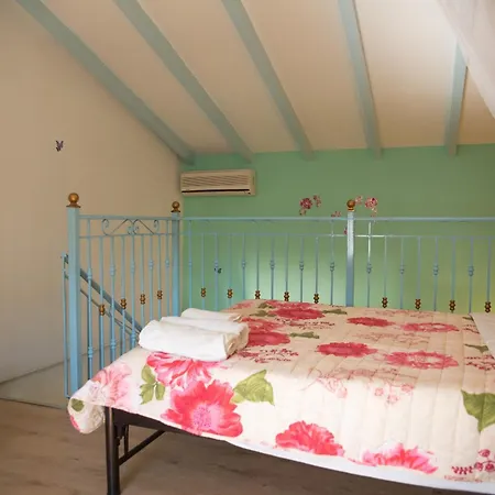 Eleni Holidays Up To 18 Guests * Karousádes
