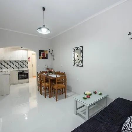 Eleni Holidays Up To 18 Guests * Karousádes