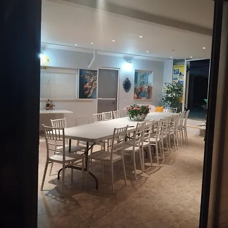 Eleni Holidays Up To 18 Guests * Karousádes