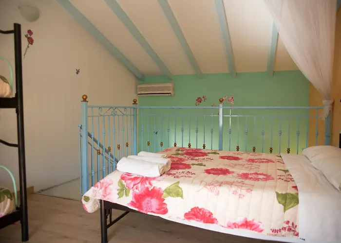 Eleni Holidays Up To 18 Guests * Karousádes