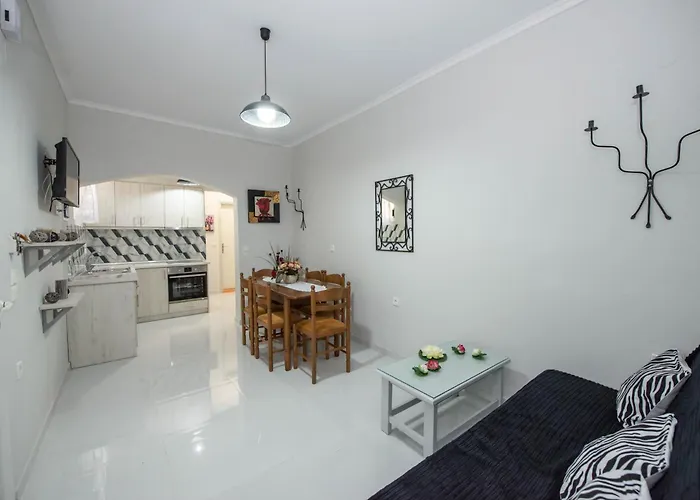 Eleni Holidays Up To 18 Guests * Karousádes